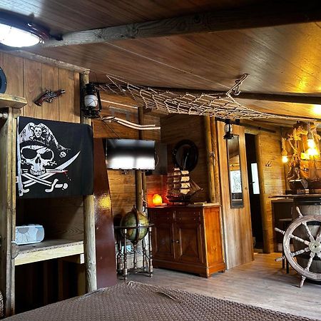 Les Chambres De Paulette Chambres A Theme Jack Sparrow Sainte-Marie-la-Mer Zewnętrze zdjęcie