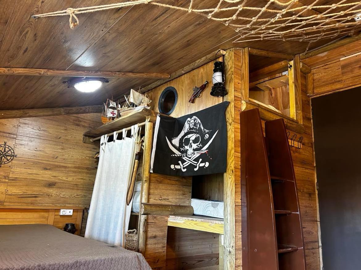 Les Chambres De Paulette Chambres A Theme Jack Sparrow Sainte-Marie-la-Mer Zewnętrze zdjęcie