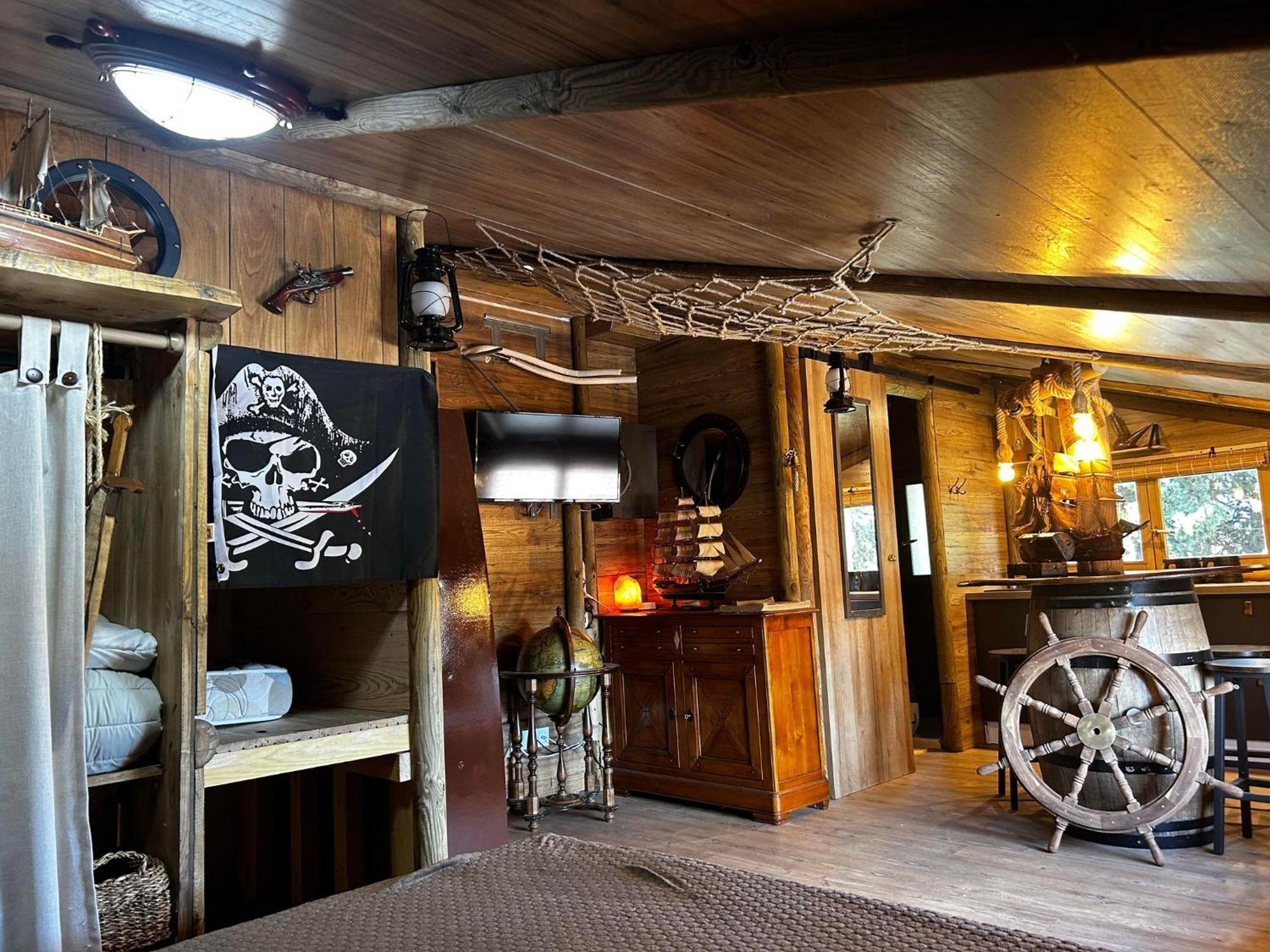 Les Chambres De Paulette Chambres A Theme Jack Sparrow Sainte-Marie-la-Mer Zewnętrze zdjęcie